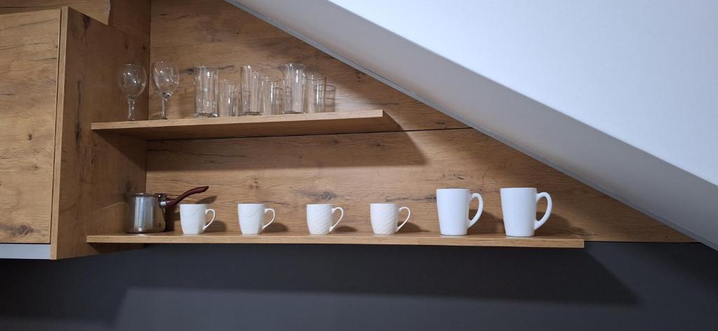 Příslušenství pro přípravu čaje a kávy v ubytování S-Apartmani Cocetova