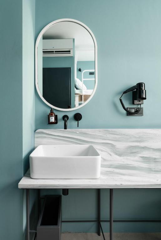 Zeus is Loose Hostel - 6