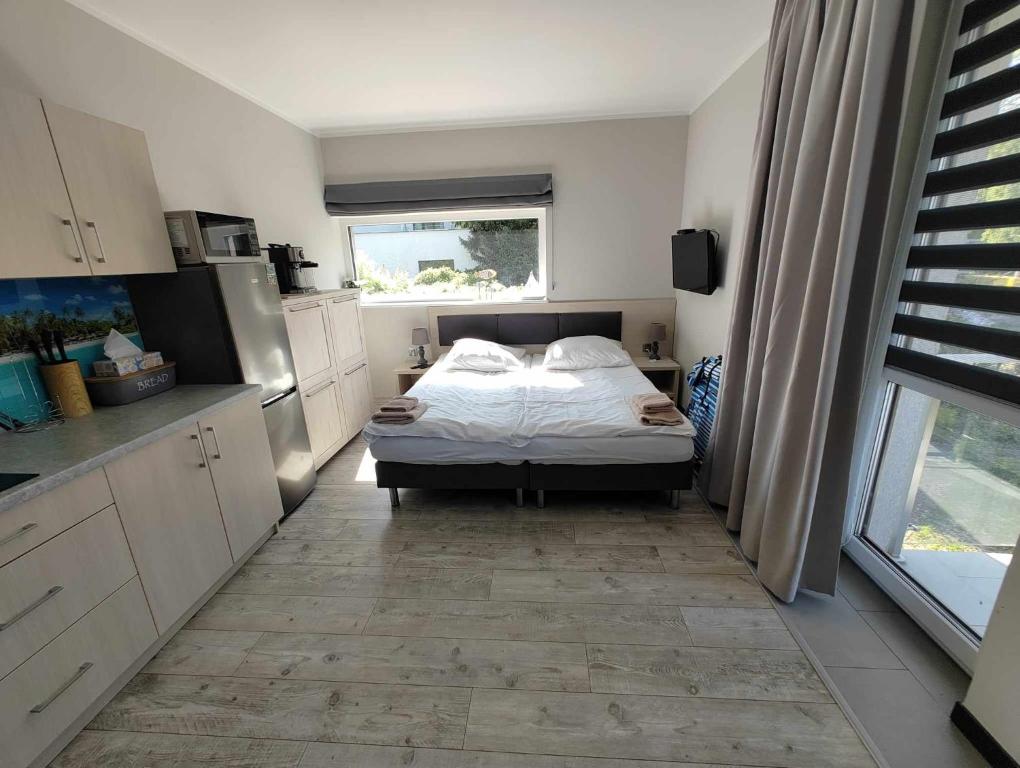 a small bedroom with a bed and a window at Apartament 50m od plaży segment C nr20 w Family Resort Dominikana in Sianozety