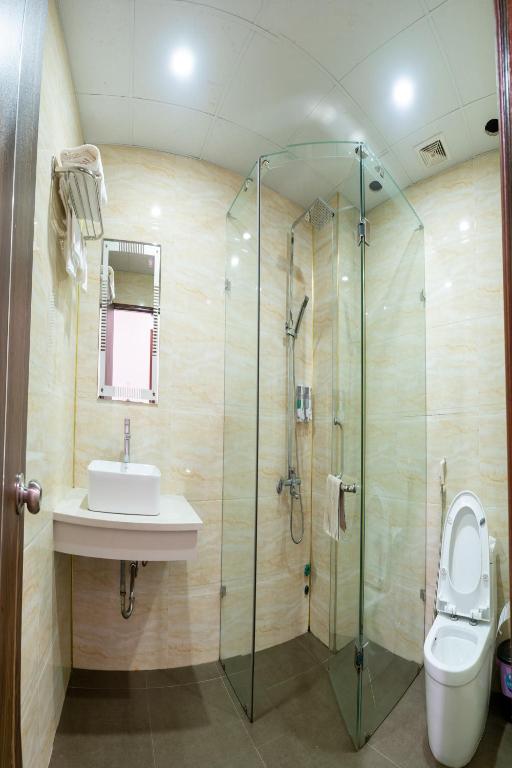 Phòng tắm tại Mai Khanh Hotel
