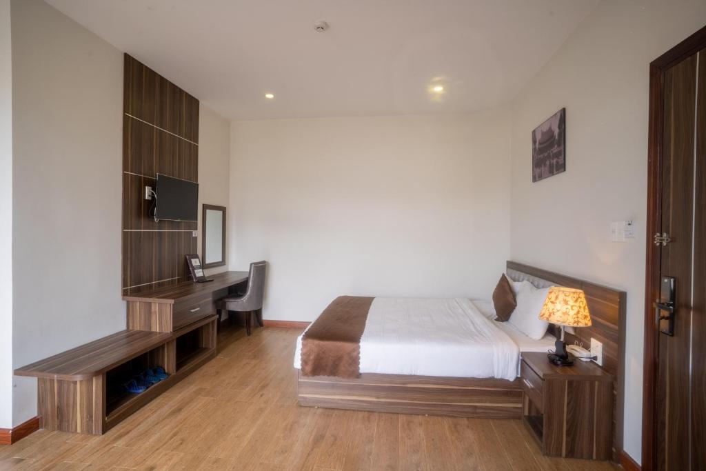 Giường trong phòng chung tại Mai Khanh Hotel