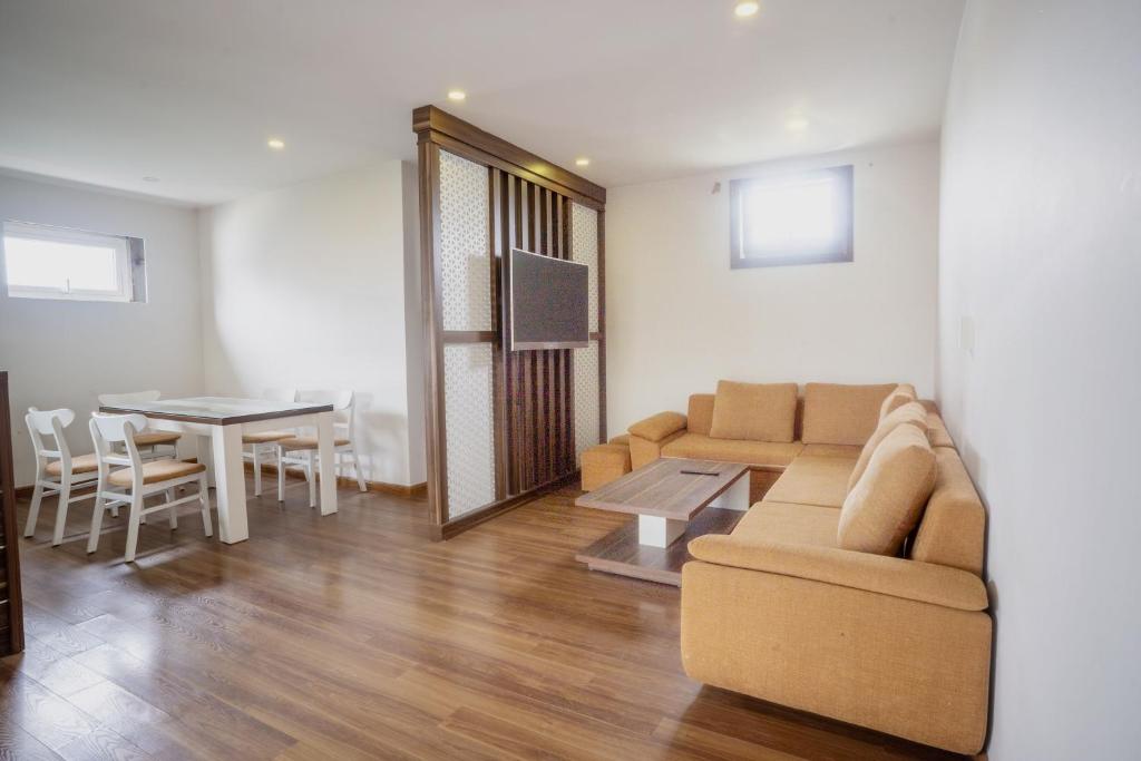 Khu vực ghế ngồi tại Mai Khanh Hotel