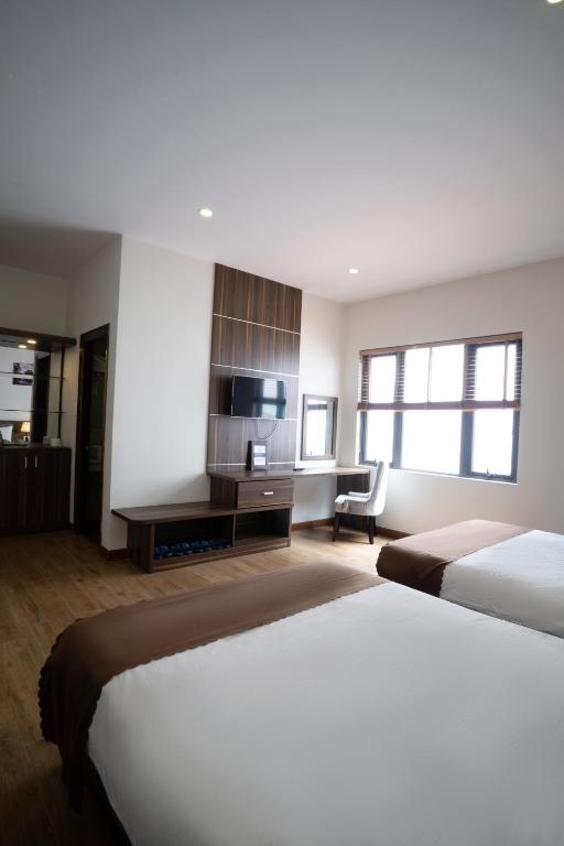 Giường trong phòng chung tại Mai Khanh Hotel