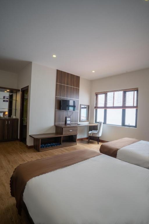 Giường trong phòng chung tại Mai Khanh Hotel