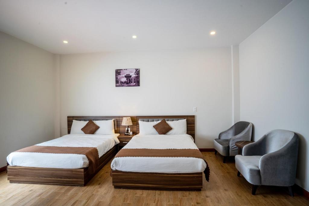 Giường trong phòng chung tại Mai Khanh Hotel