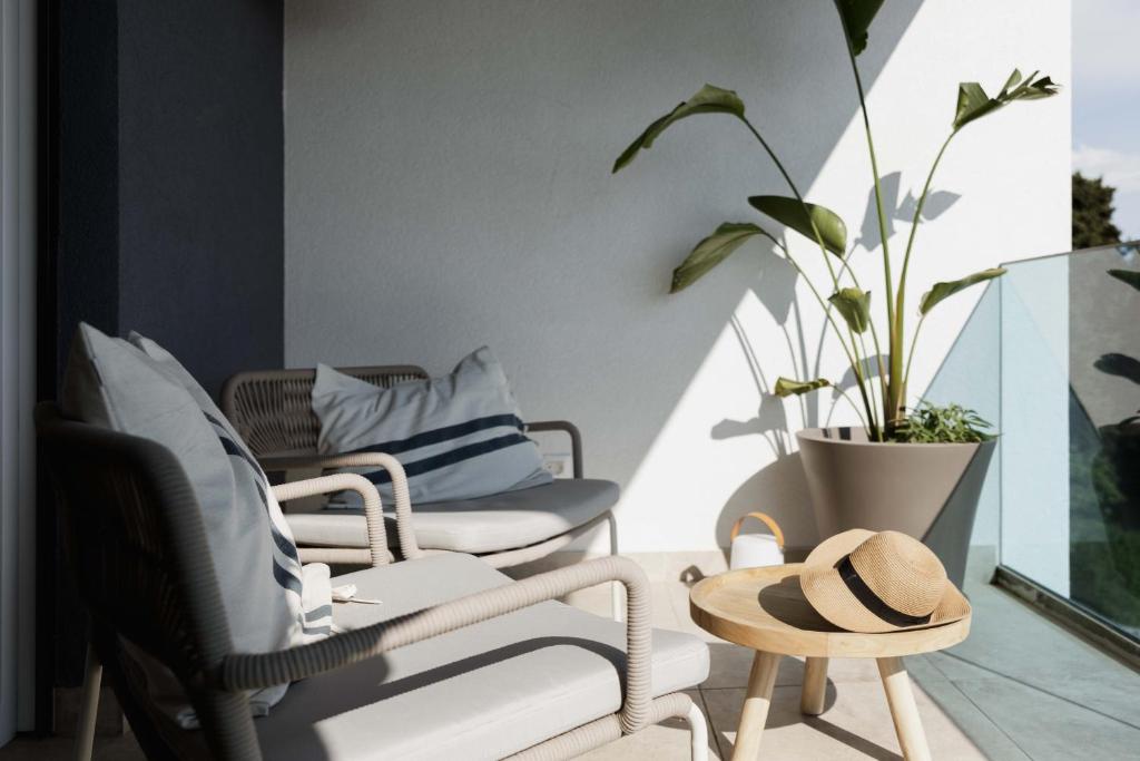 Picture of Minimalist Apartment Design Ideas for a Clutter-Free Home