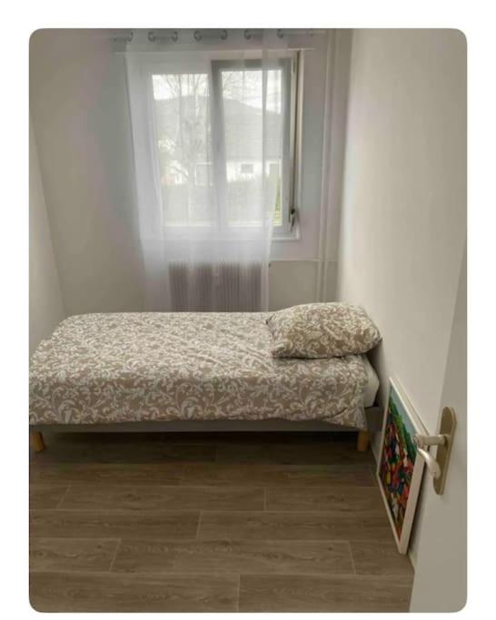 Postel nebo postele na pokoji v ubytování Chaleureux et spacieux Cernay100