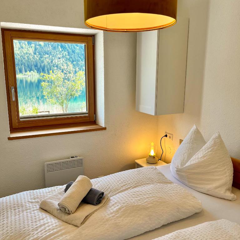 Posteľ alebo postele v izbe v ubytovaní Chalets Zöhrer - Wohnen am Wasser