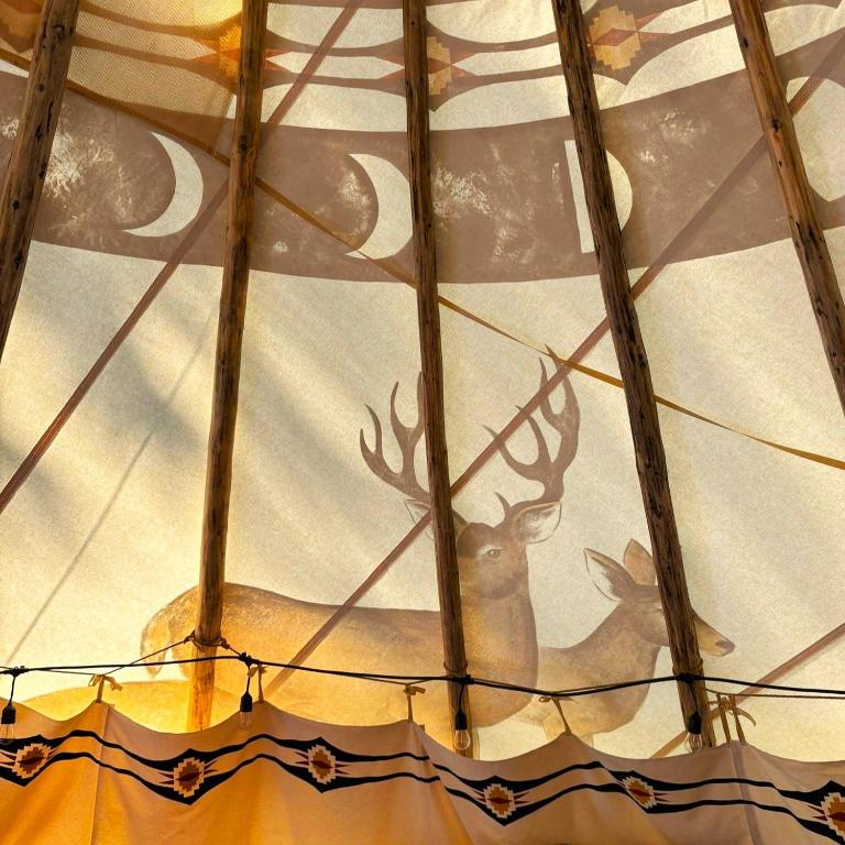 Fotografie z fotogalerie ubytování Buck And Does Tipi - 20' - Sleeps Up To 4 v destinaci O'Brien
