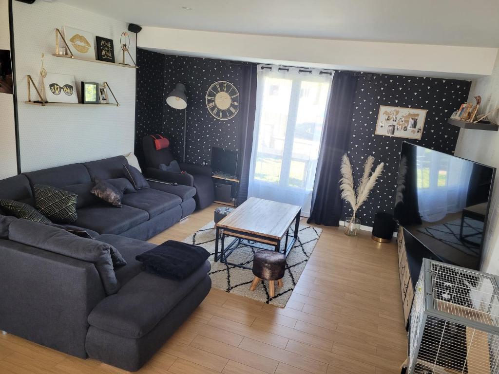 Photo de la galerie de l'établissement Chambres conforts climatisées **24 heures du Mans**, à La Suze-sur-Sarthe