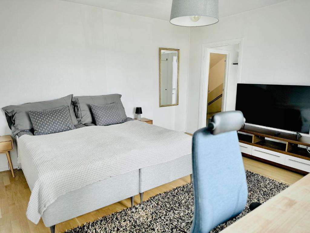 מיטה או מיטות בחדר ב-Centralt Boende i Bollnäs för Affärsresenärer