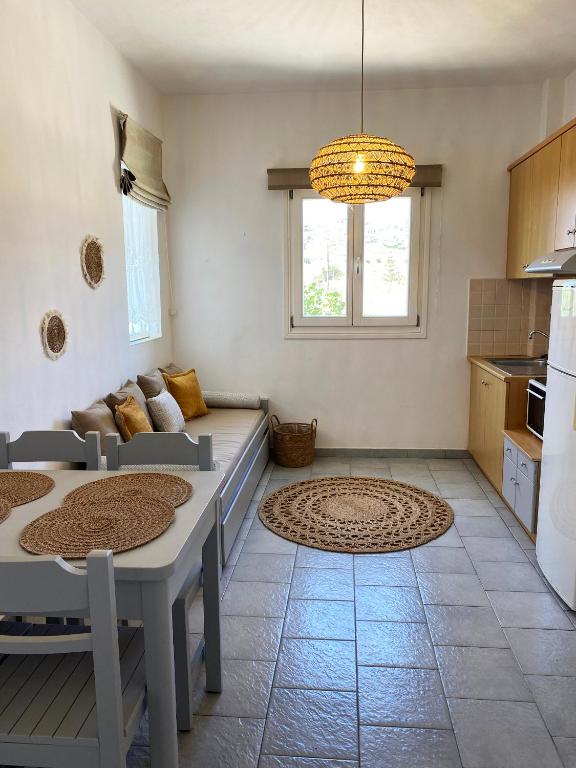 Kuchnia lub aneks kuchenny w obiekcie Agnadi Syros Beachfront Studios & Rooms