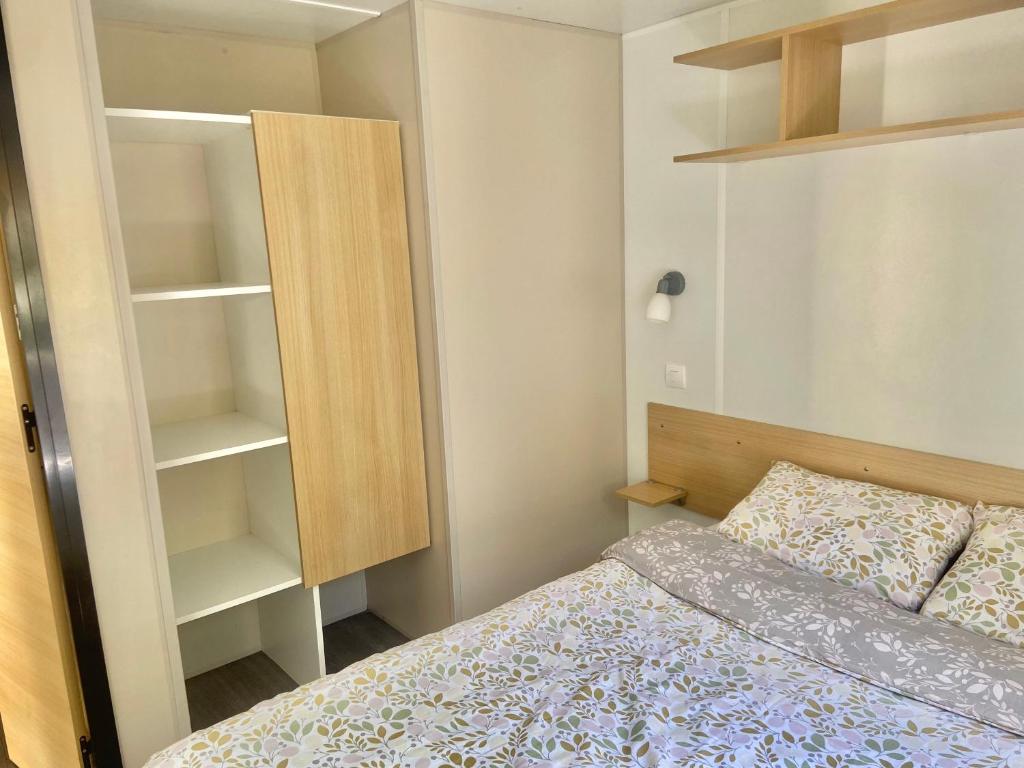 Postel nebo postele na pokoji v ubytování Tiny House, Mobilhome 6 personnes au Port de Vendres plage