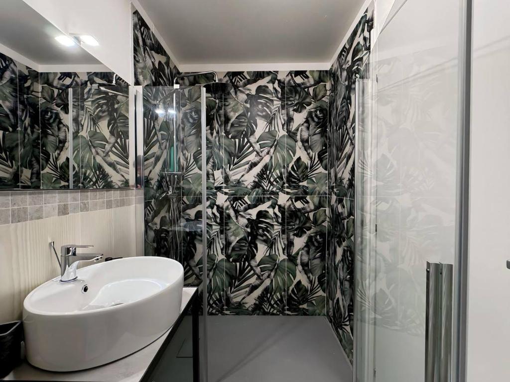 a bathroom with a sink and a shower at Non ti scordar di me #2 in Pieris