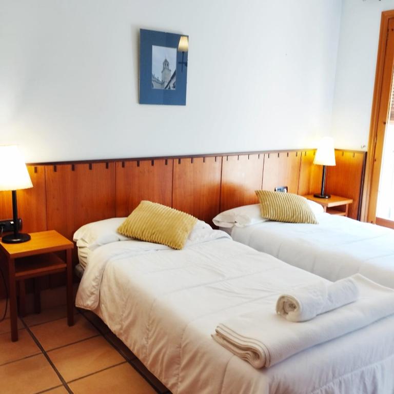 Hostal Tastavins - Habitación Doble Superior Con Vistas A La Ciudad