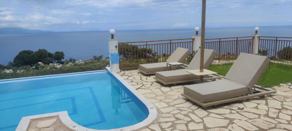 The swimming pool at or close to Villa Di Capri