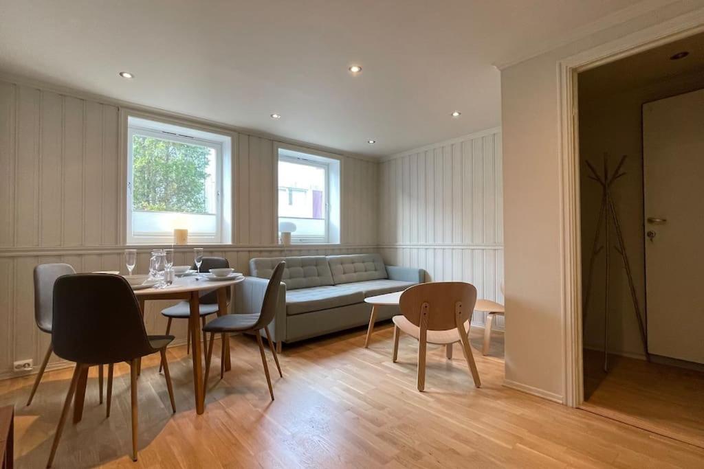 Χώρος καθιστικού στο Ledaal Place 1 by Stavanger BnB