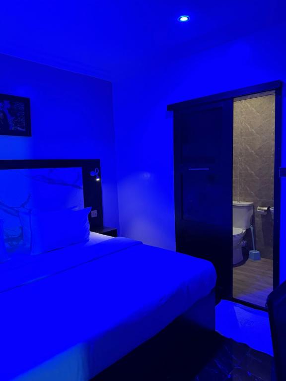 Postel nebo postele na pokoji v ubytování Posh Hotel and Suites Ikeja