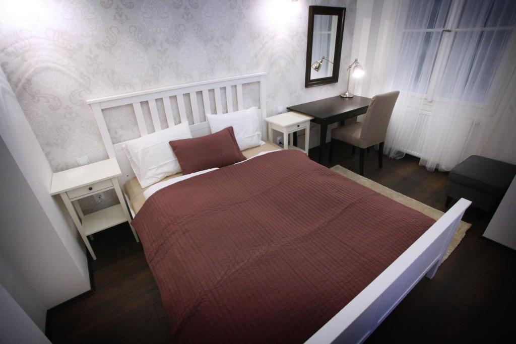 En eller flere senge i et værelse på d.Five Chain Bridge Apartment