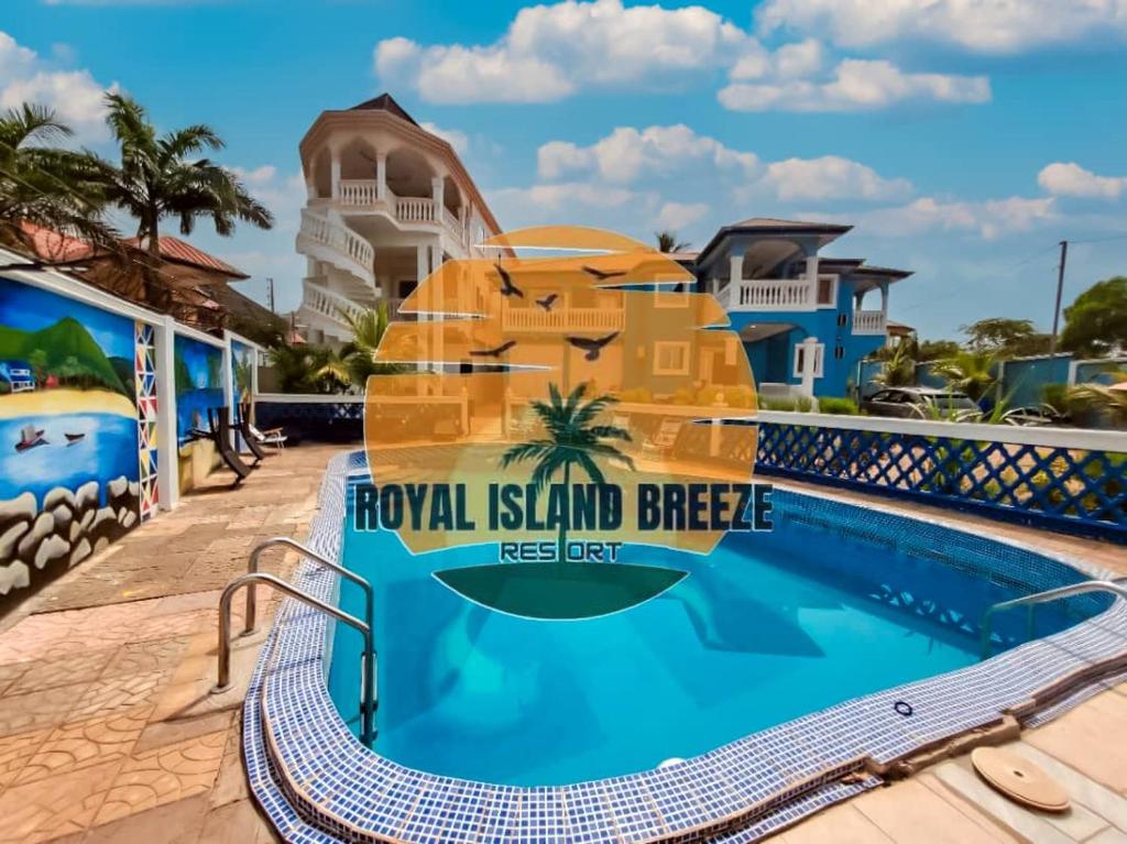- Vistas a la piscina de la barcaza de la isla del complejo en Royal Island Breeze Resort SL en Freetown