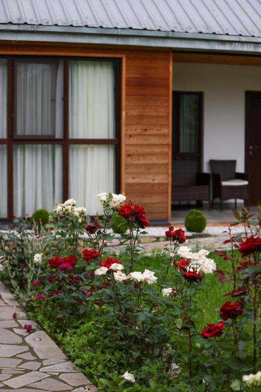 Zahrada ubytování Alvani Inn