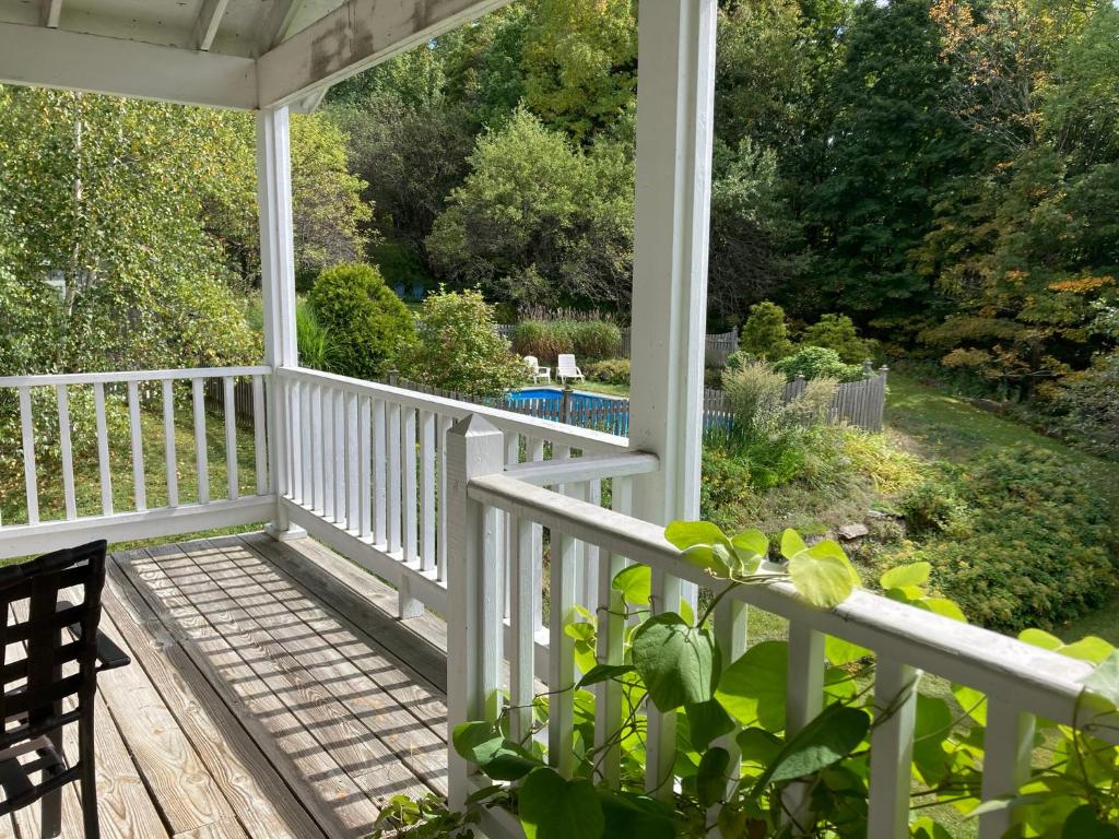Deerhill Inn - Queen Room Met Balkon