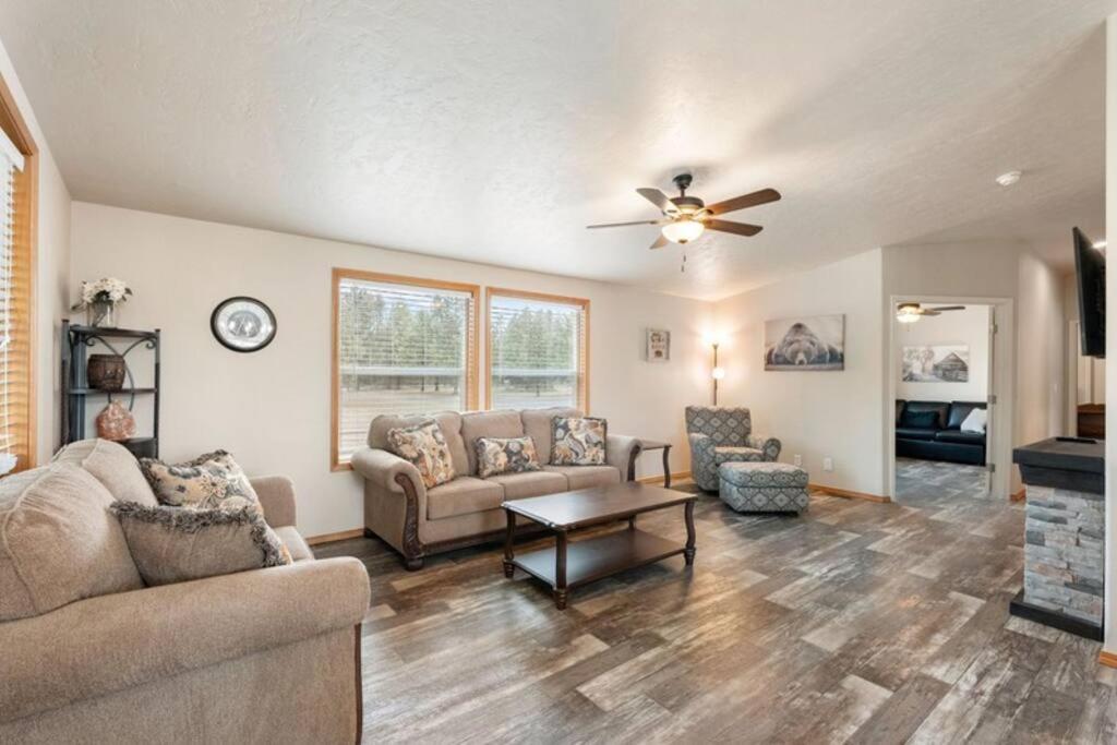 a living room with a couch and a ceiling fan at Country living in a small town in Deer Park