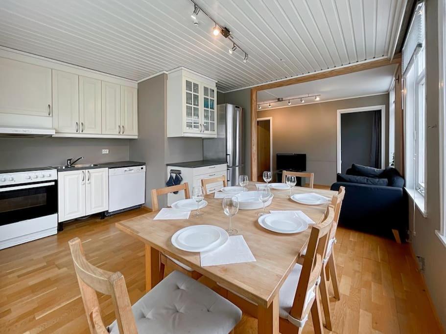 Η κουζίνα ή μικρή κουζίνα στο Ledaal Place 2 by Stavanger BnB