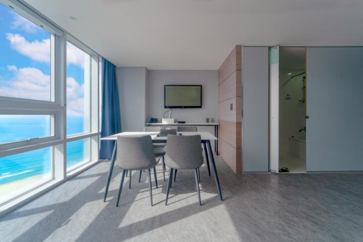 TV a/nebo společenská místnost v ubytování Sun Cloud Hotel