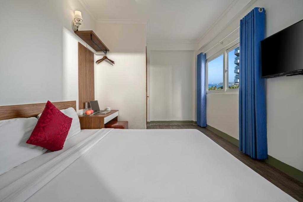 Postel nebo postele na pokoji v ubytování NAMI HOTEL Nha Trang