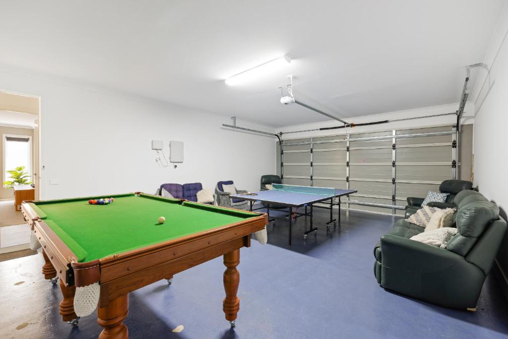 Biliár nebo kulečník v ubytování Cowes Family Beach House