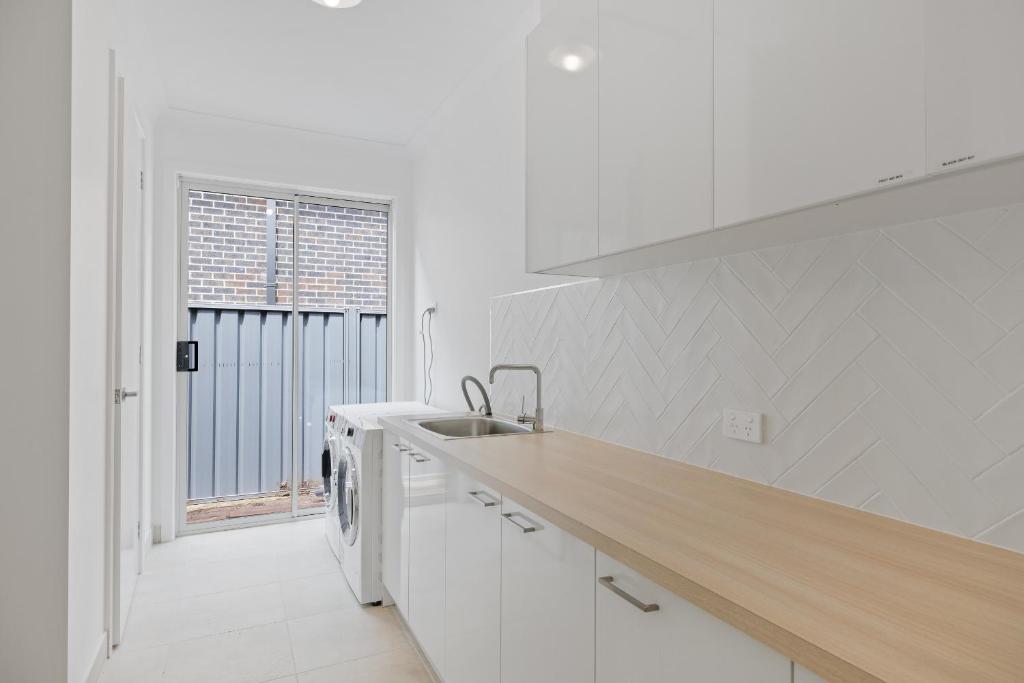 Kuchyň nebo kuchyňský kout v ubytování Cowes Family Beach House