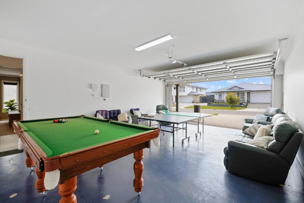 Biliár nebo kulečník v ubytování Cowes Family Beach House