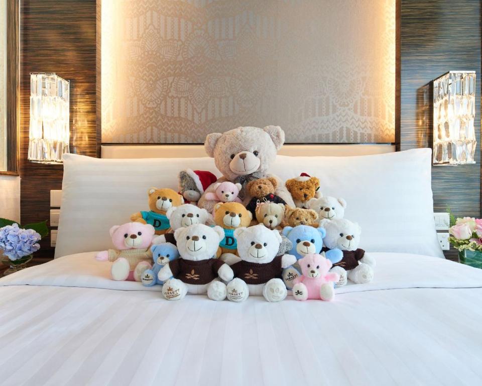 A bed or beds in a room at Dorsett Kwun Tong, Hong Kong