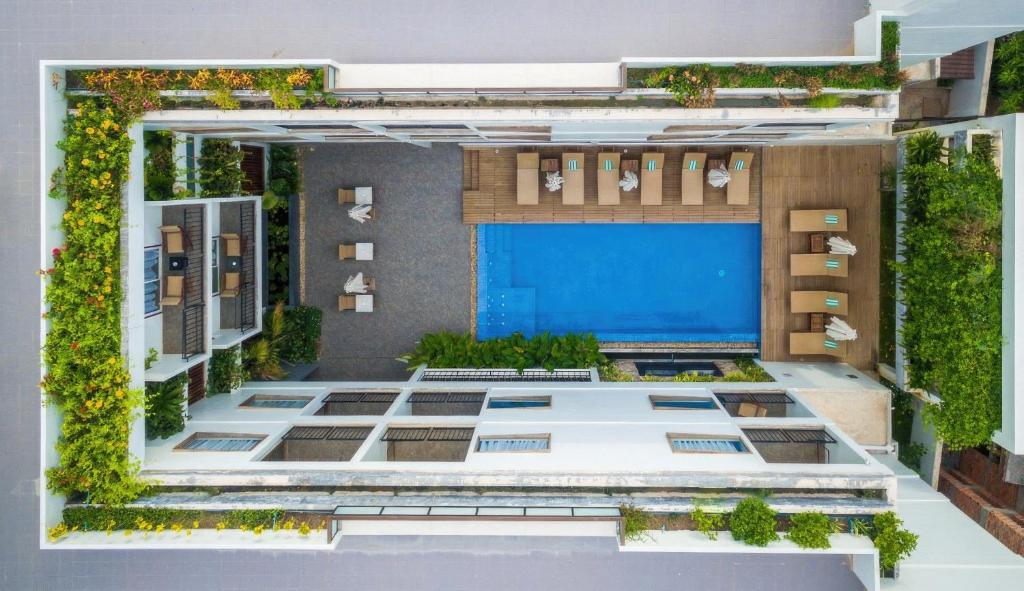 an overhead view of a building with plants at The Calm Oasis in Phumĭ Réach Born