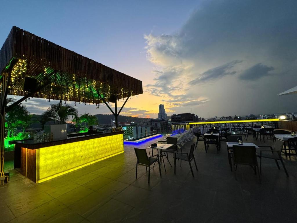Restaurace v ubytování Cocoon APK Resort & Spa
