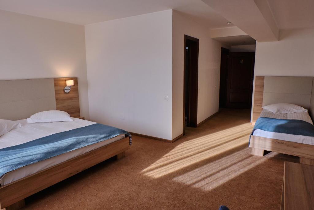 Postel nebo postele na pokoji v ubytování Hotel Regal