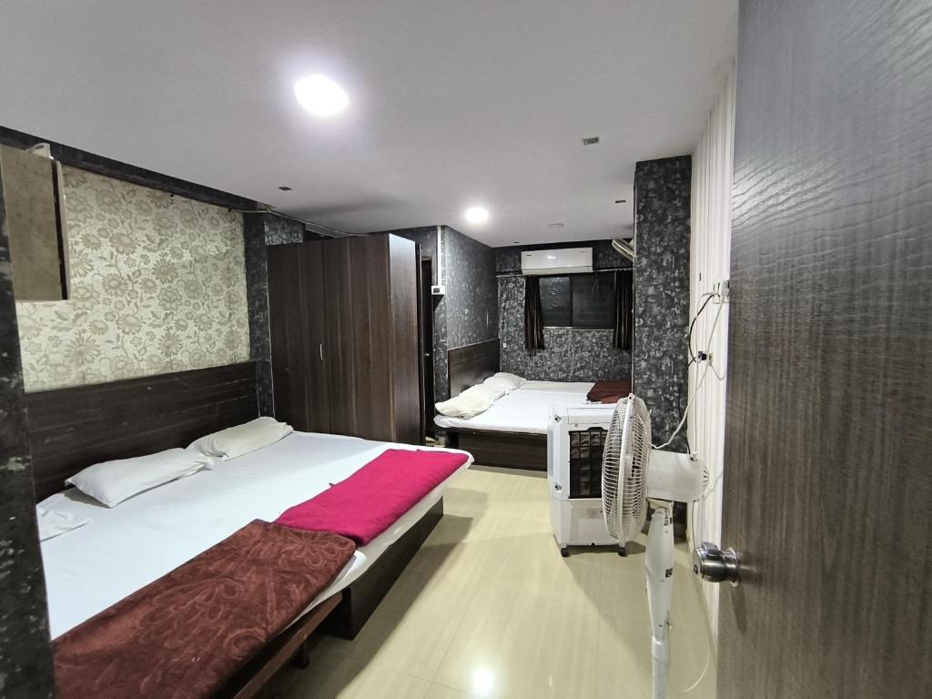 Katil atau katil-katil dalam bilik di Hotel Swarajya