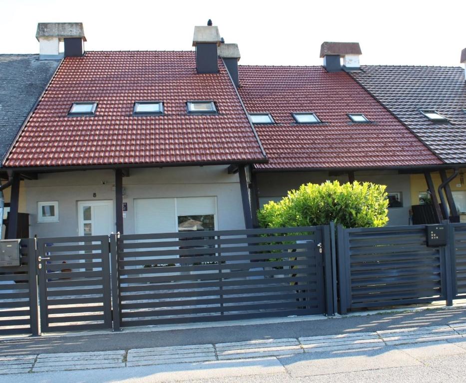 Dream Day Holiday House - Housity