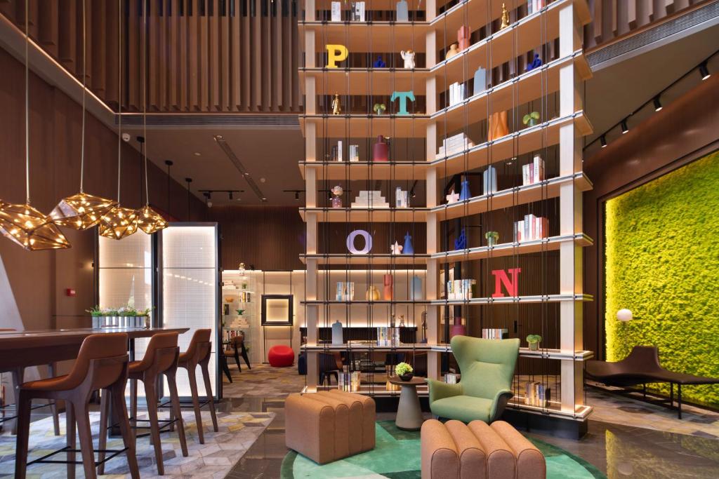 Posezení v ubytování Hilton Hotel by Hampton Wuhan Zhongnan Street Branch