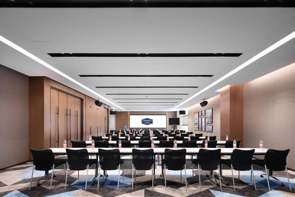 Konferenční prostory v ubytování Hilton Hotel by Hampton Wuhan Zhongnan Street Branch