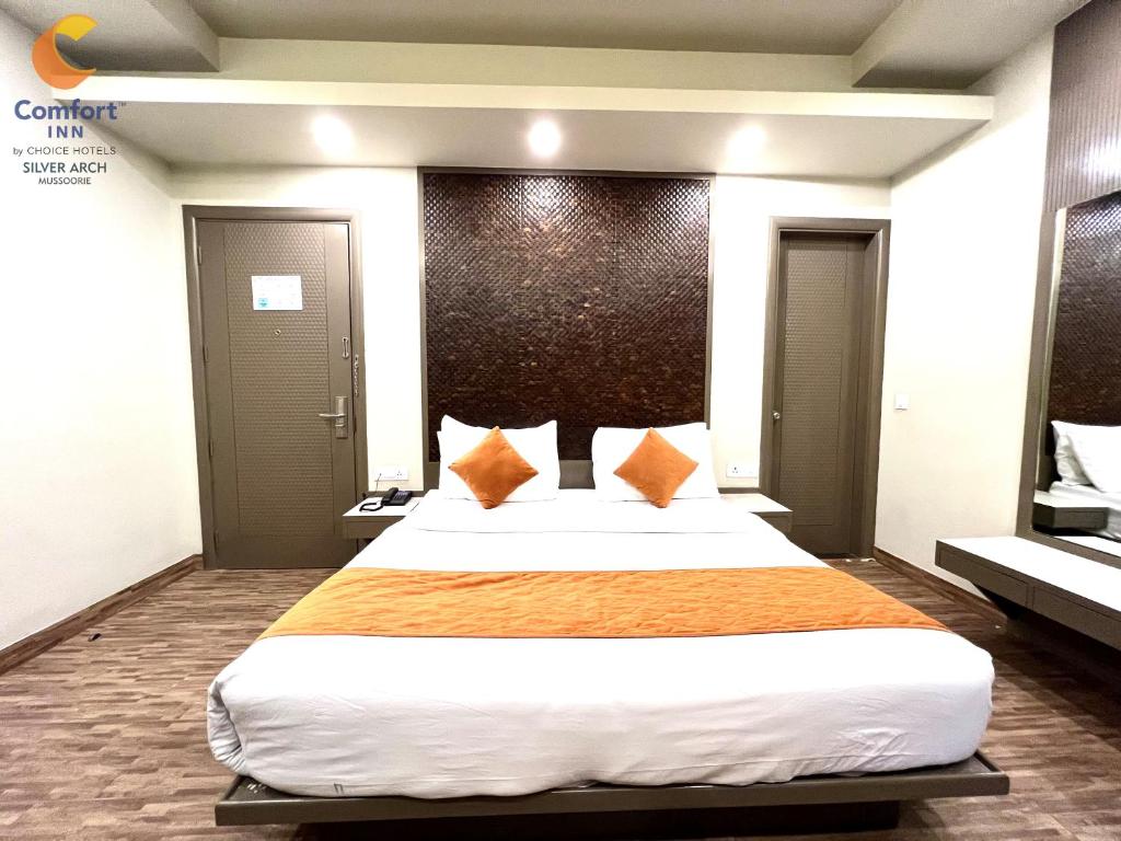 Postel nebo postele na pokoji v ubytování Comfort Inn Silver Arch Hotel, Mussoorie