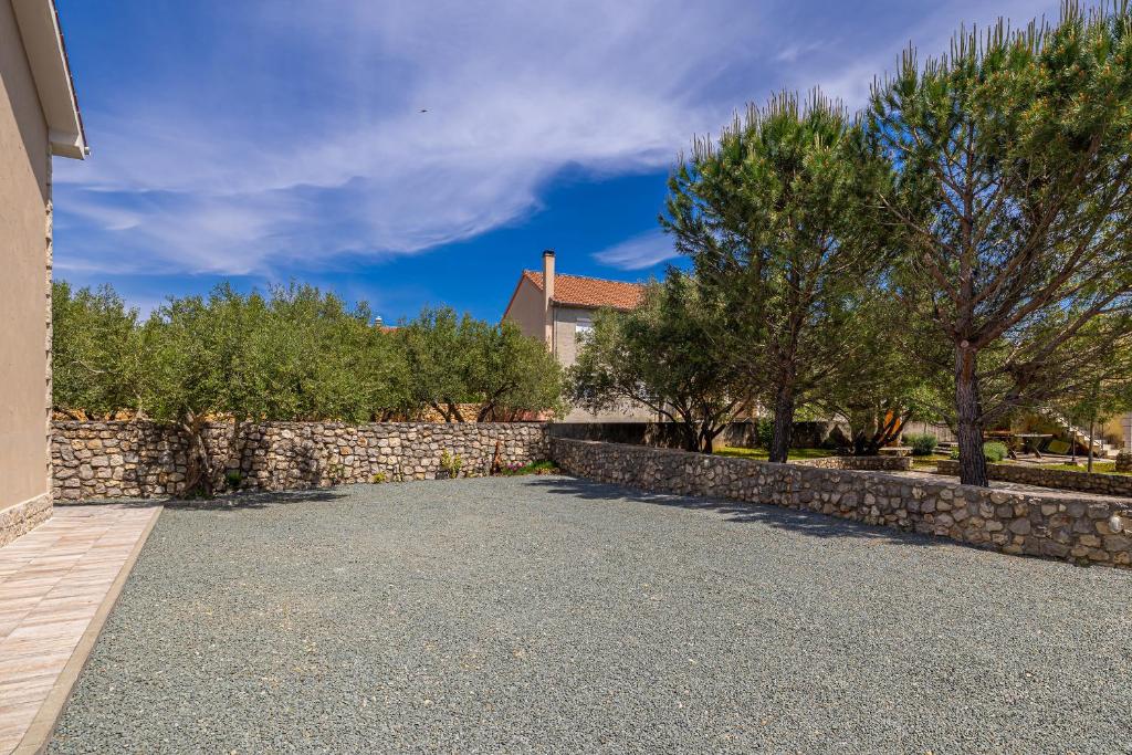 Ogród w obiekcie Villa Dijana East