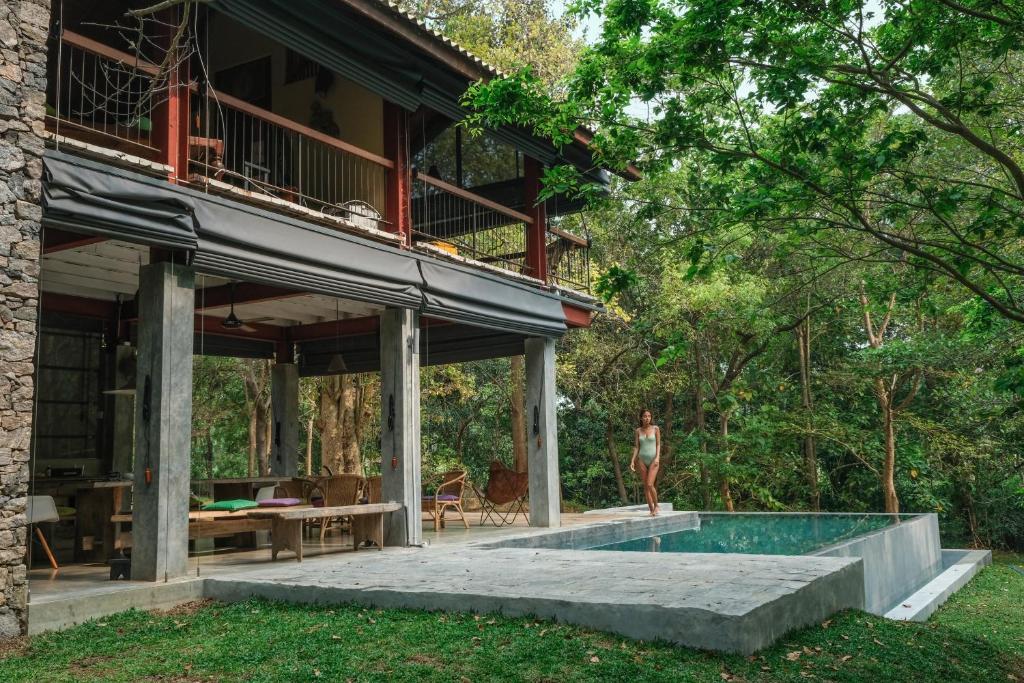 Bazén v ubytování The River House Dambulla by The Serendipity Collection nebo v jeho okolí