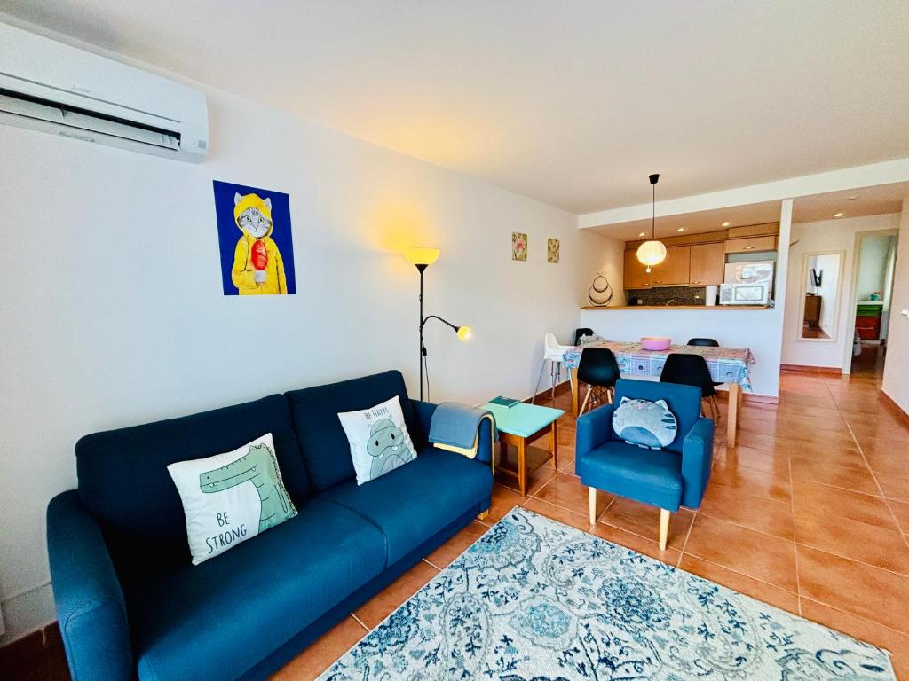 A seating area at Apartamentos Plus Costa Brava Pals