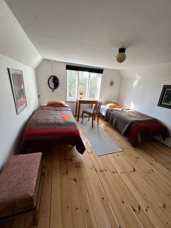 Katil atau katil-katil dalam bilik di Korsgården B&B