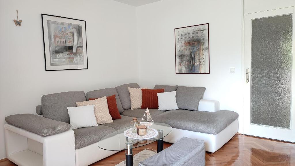 Posedenie v ubytovaní Deluxe Apartman Pervan