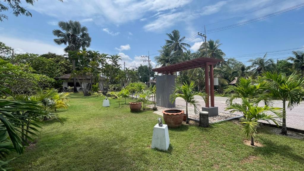 Zahrada ubytování Suan Bankrut Beach Resort