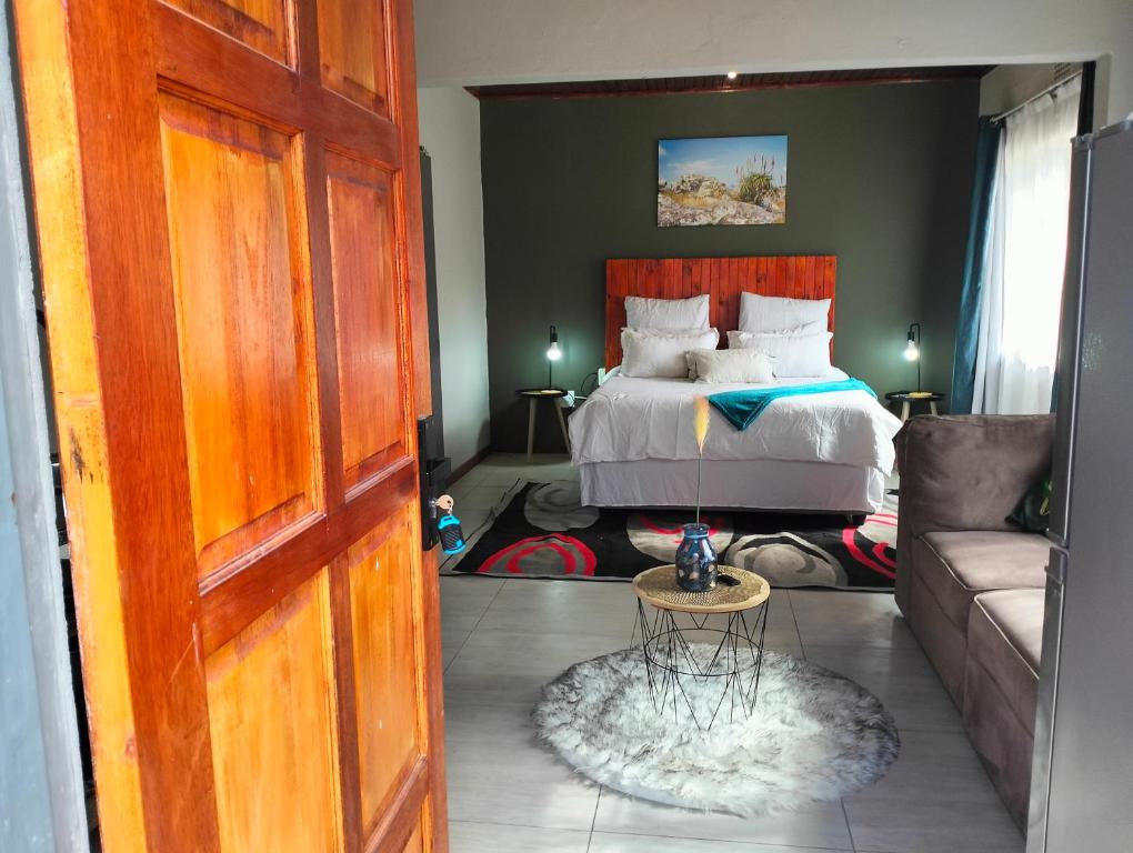 The #MOOD HOUSE - Olive Unit - Double Room With Private Bathroom