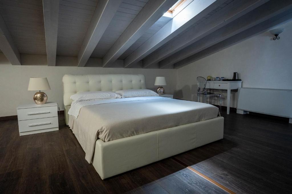 Palazzo Restifa - Chambre Familiale Avec Salle De Bains Privative